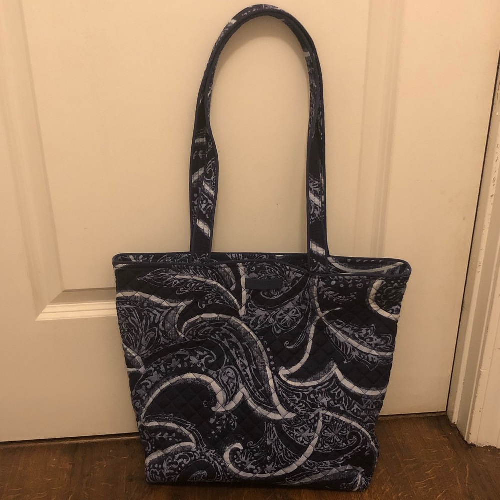 2 VeraBradley totes: ReActiveFamDrawstring/Iconic - Picture 1 of 4
